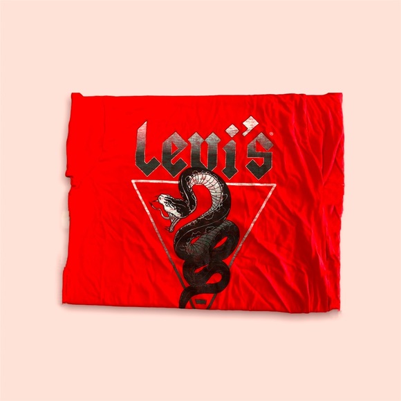 Levis Red T-Shirt - Picture 3 of 4